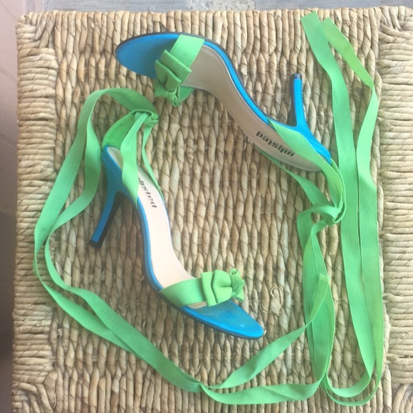 Sz 71/2 Kenneth Cole Inlisted Lace Up Heels - Picture 2 of 4